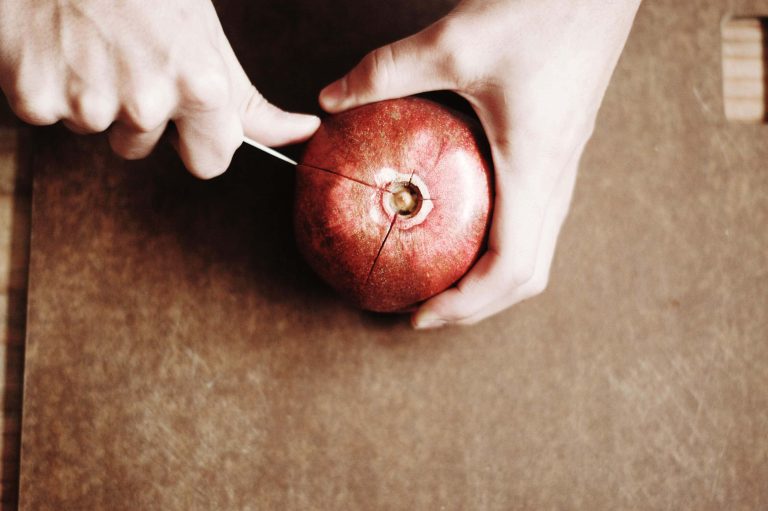 How to Cut a Pomegranate